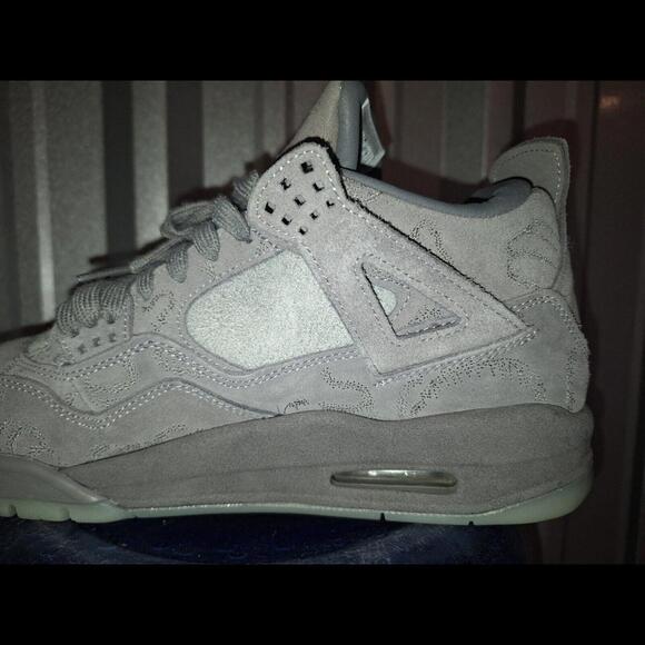 Rare Jordan 4 Retro x KAWS Cool Grey 2017 Size 11 Glow Kicks Sneakers - Picture 5 of 10